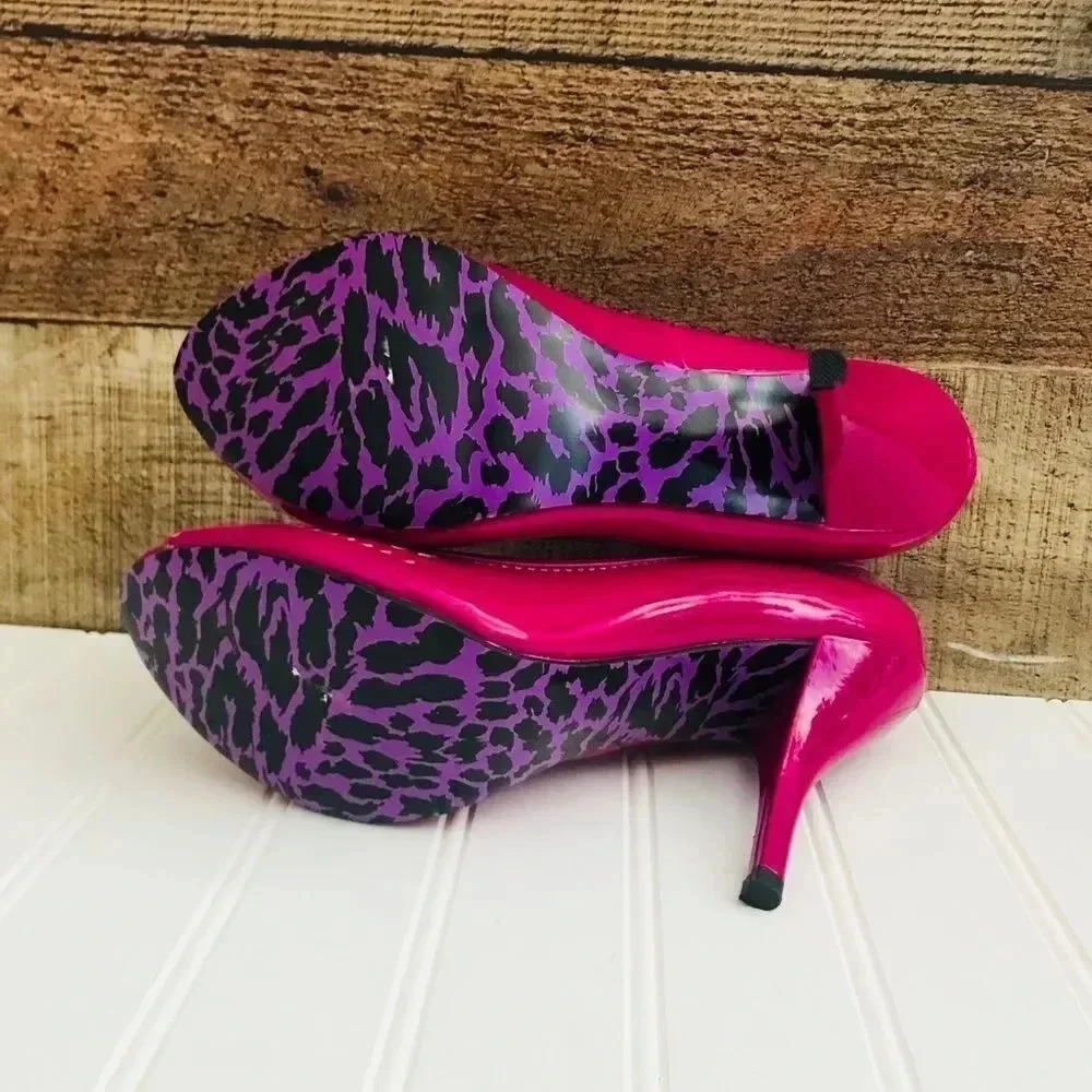 Betsey Johnson Heart Patent Leather Pumps - Picture 5 of 7